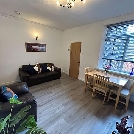 Spacious Homely 3 Bed Property Newcastle-under-Lyme Exteriér fotografie