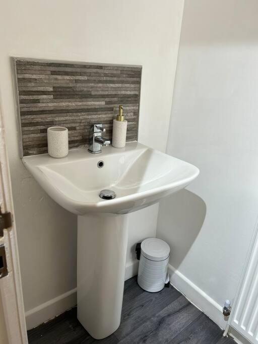 Spacious Homely 3 Bed Property Newcastle-under-Lyme Exteriér fotografie