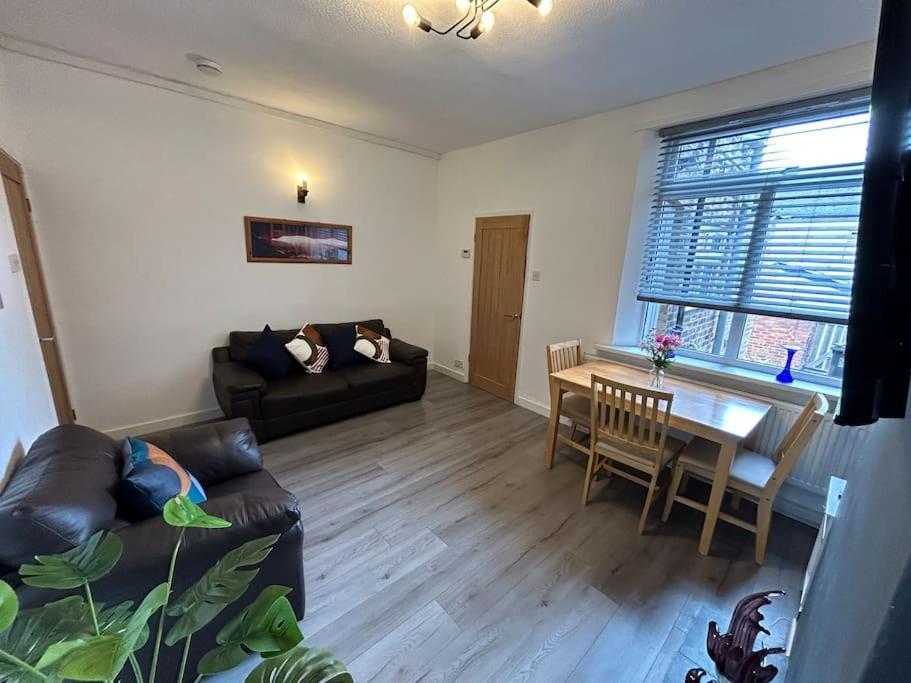 Spacious Homely 3 Bed Property Newcastle-under-Lyme Exteriér fotografie